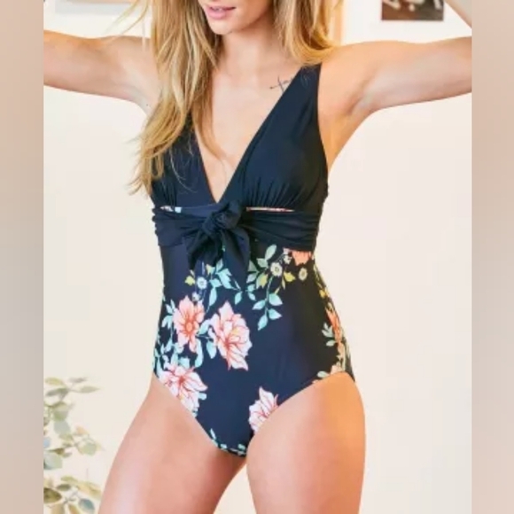Davi & Dani Black Floral One-piece Swimsuit - Picture 5 of 5